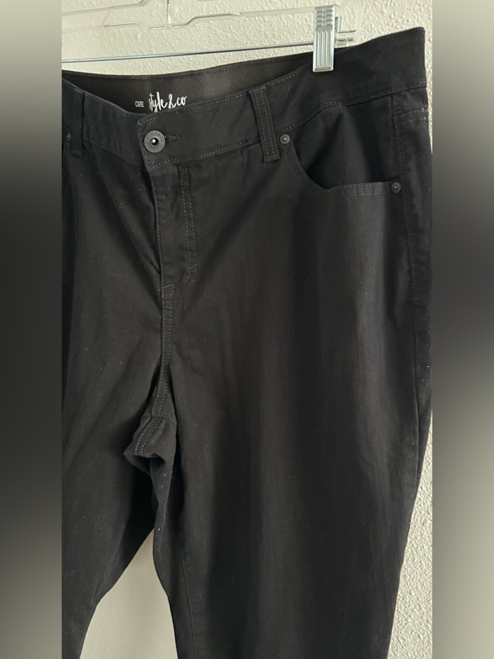 Style & Co. Black Capris with Cuffed Hem - Picture 2 of 4